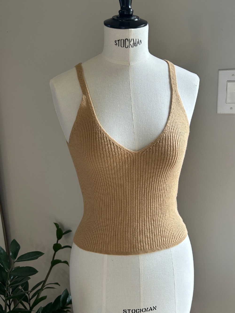 ASOS deep neckline tan brown V-neck knit ribbed sweater tank top US 0